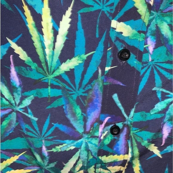 Multicolored 4/20 Leaf Print Button Up Shirt Men’s Small/Medium, Women’s Large - Picture 4 of 4